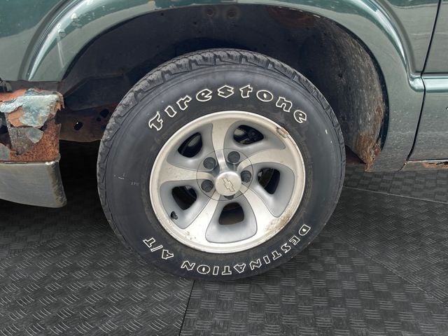 2002 Chevrolet S-10 LS