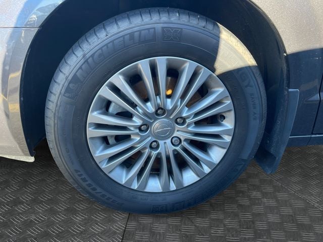 2016 Chrysler Town & Country Touring-L