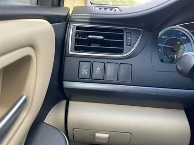 2016 Toyota Camry Hybrid XLE