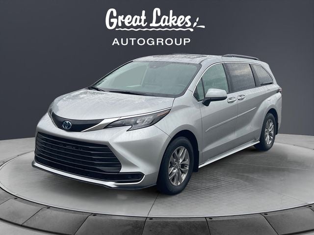 2025 Toyota Sienna LE 8 Passenger