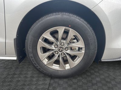 2025 Toyota Sienna LE 8 Passenger