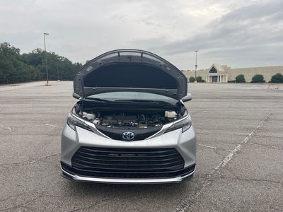 2025 Toyota Sienna LE 8 Passenger