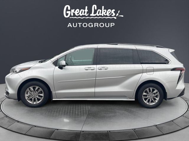 2025 Toyota Sienna LE 8 Passenger