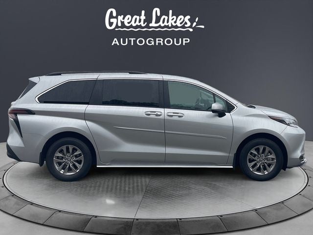 2025 Toyota Sienna LE 8 Passenger