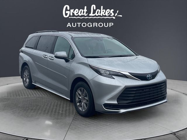 2025 Toyota Sienna LE 8 Passenger