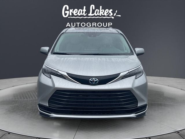 2025 Toyota Sienna LE 8 Passenger