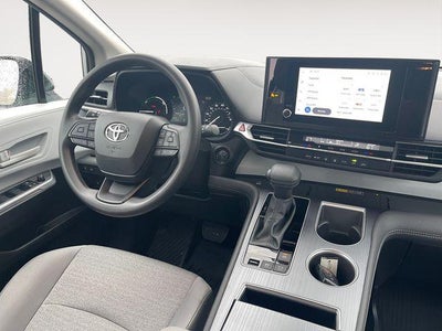 2025 Toyota Sienna LE 8 Passenger
