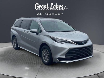 2025 Toyota Sienna LE 8 Passenger