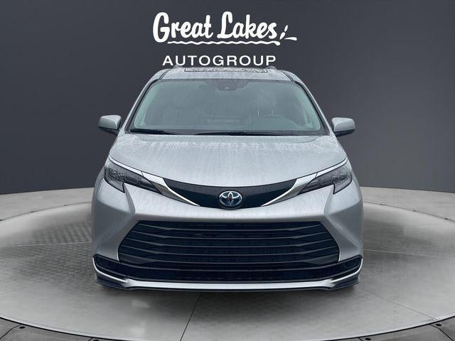 2025 Toyota Sienna LE 8 Passenger