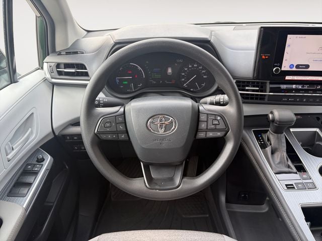 2025 Toyota Sienna LE 8 Passenger