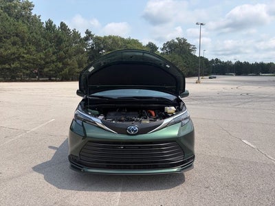 2025 Toyota Sienna LE 8 Passenger