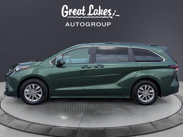 2025 Toyota Sienna LE 8 Passenger