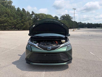 2025 Toyota Sienna LE 8 Passenger