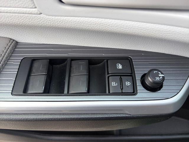 2025 Toyota Sienna LE 8 Passenger