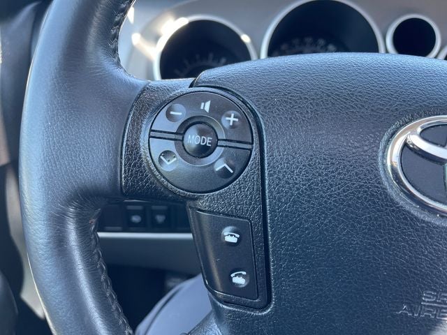2011 Toyota SEQUOIA SR5 5.7L