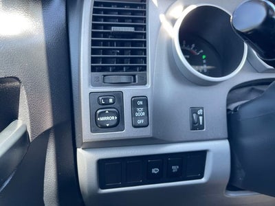 2011 Toyota SEQUOIA SR5 5.7L