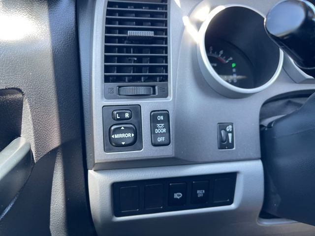 2011 Toyota SEQUOIA SR5 5.7L