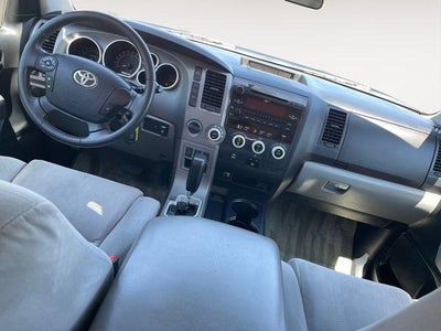 2011 Toyota SEQUOIA SR5 5.7L