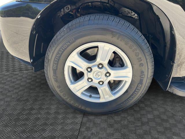 2011 Toyota SEQUOIA SR5 5.7L