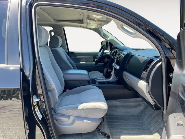 2011 Toyota SEQUOIA SR5 5.7L