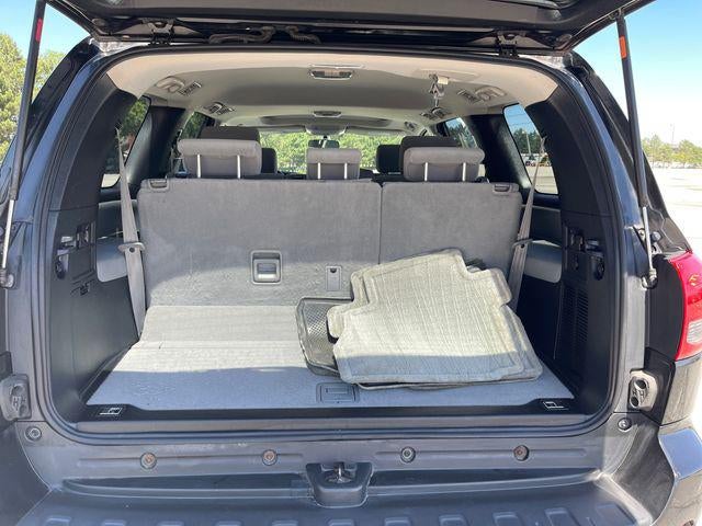 2011 Toyota SEQUOIA SR5 5.7L