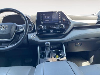 2022 Toyota HIGHLANDER XLE