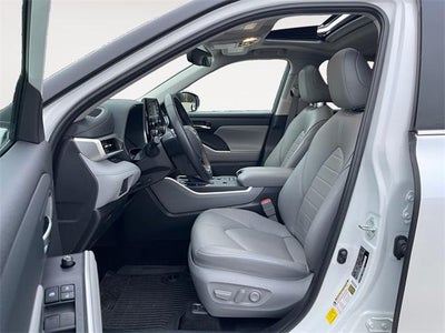 2022 Toyota HIGHLANDER HYBRD XLE