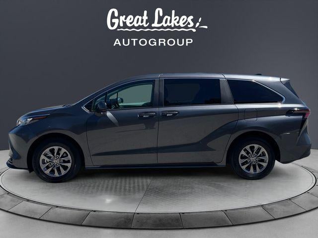2025 Toyota Sienna LE 8 Passenger