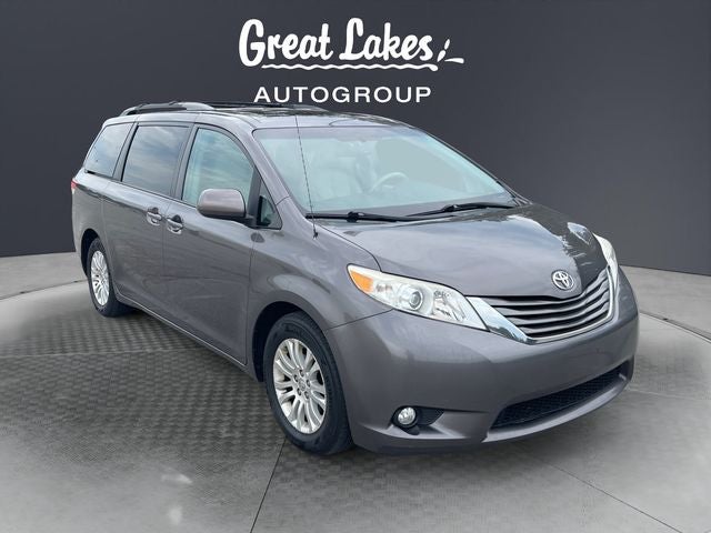 2013 Toyota SIENNA XLE 3.5L XLE 8 Passenger