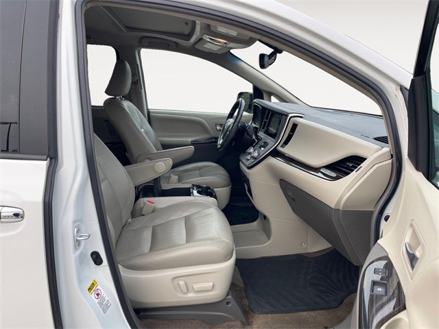 2017 Toyota SIENNA XLE 3.5L XLE 7 Passenger