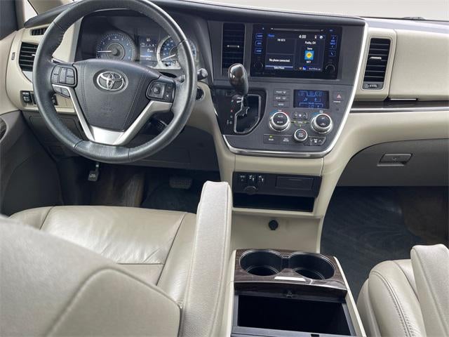 2017 Toyota SIENNA XLE 3.5L XLE 7 Passenger