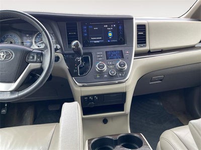 2017 Toyota SIENNA XLE 3.5L XLE 7 Passenger