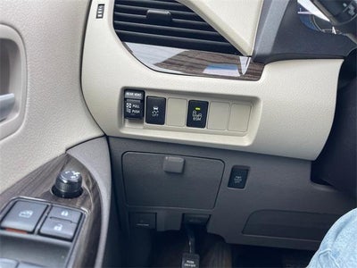 2017 Toyota SIENNA XLE 3.5L XLE 7 Passenger