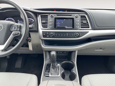 2019 Toyota HIGHLANDER LE