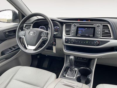 2019 Toyota HIGHLANDER LE