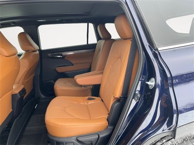 2026 Toyota Highlander Hybrid Platinum