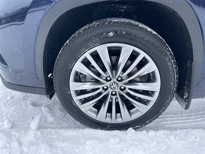 2026 Toyota Highlander Hybrid Platinum