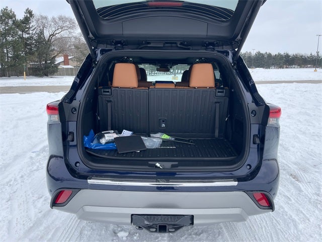 2026 Toyota Highlander Hybrid Platinum