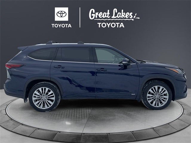 2026 Toyota Highlander Hybrid Platinum